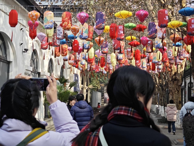 玄武重點商場、載體、街區(qū)迎來人流高峰。玄軒攝