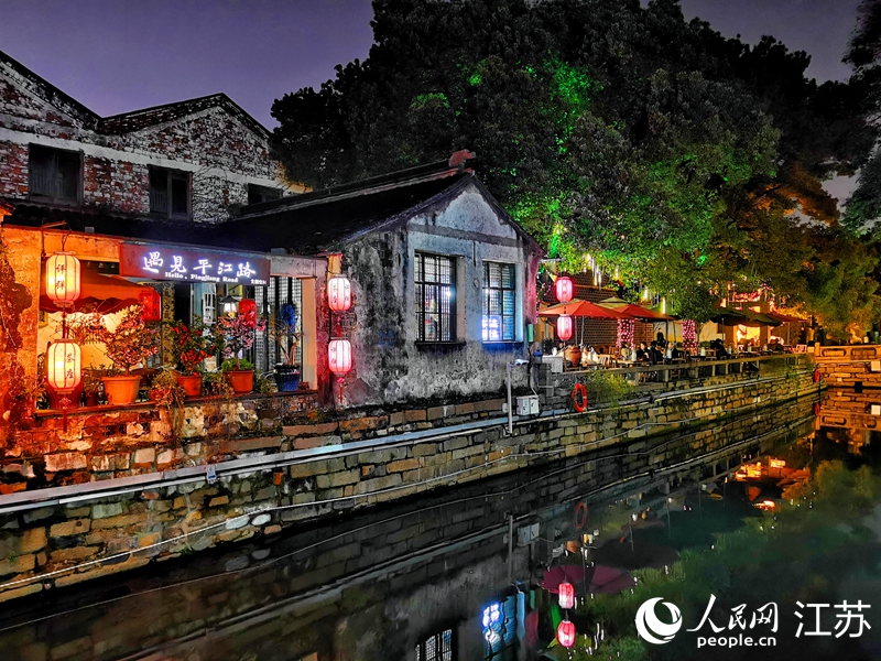 蘇州平江路歷史街區(qū)夜景一角。人民網(wǎng)記者 王繼亮攝