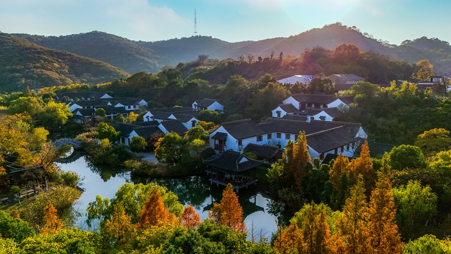 以“城市山林”著稱的鎮(zhèn)江南山。陳江攝